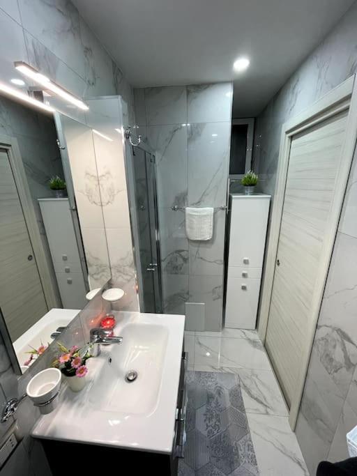 White House Spacca Napoli Екстериор снимка